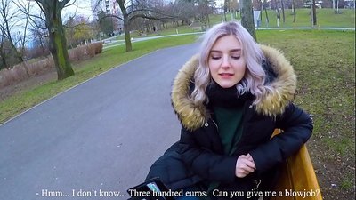 Глытае гарачую сперму незнаёмца за грошы - мінет у парку ад Евы Эльфі